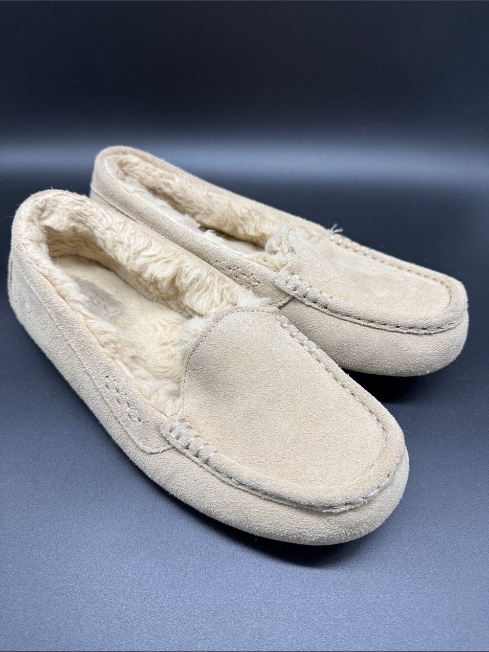 UGG Women's Suede Moccasin Slippers Beige Sz 9